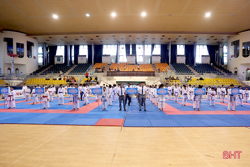120 vận động viên tranh tài tại Giải Karate toàn tỉnh