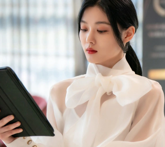 Kim Yoo Jung lột xác với style sang chảnh trong phim mới, bộ nào cũng toát lên khí chất tiểu thư
