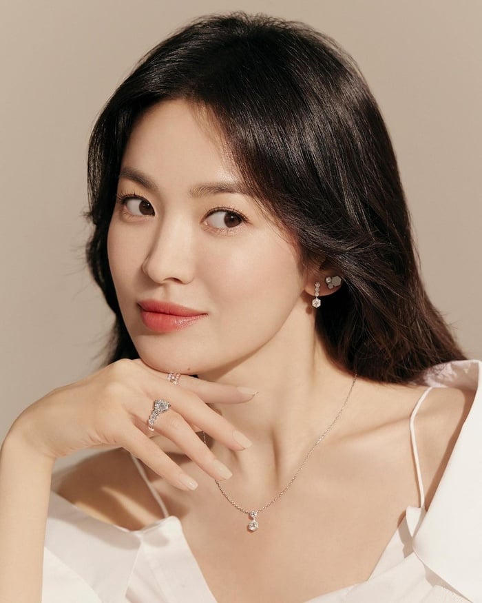 Công thức 2-2-2 giúp Song Hye Kyo sở hữu làn da thủy tinh, rạng ngời và căng tràn sức sống