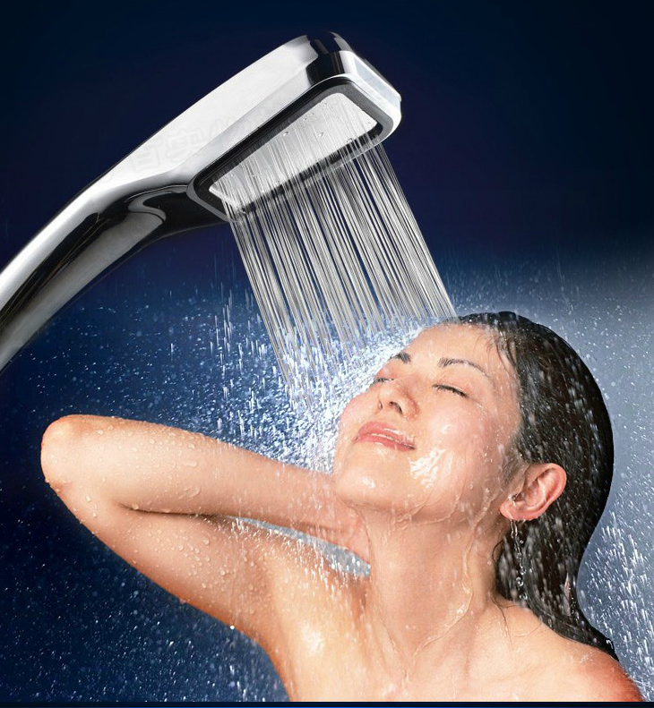 Khi tắm, bạn có thích để nước từ vòi sen trực tiếp vào mặt? Nếu có phải bỏ ngay vì tác hại nghiêm trọng