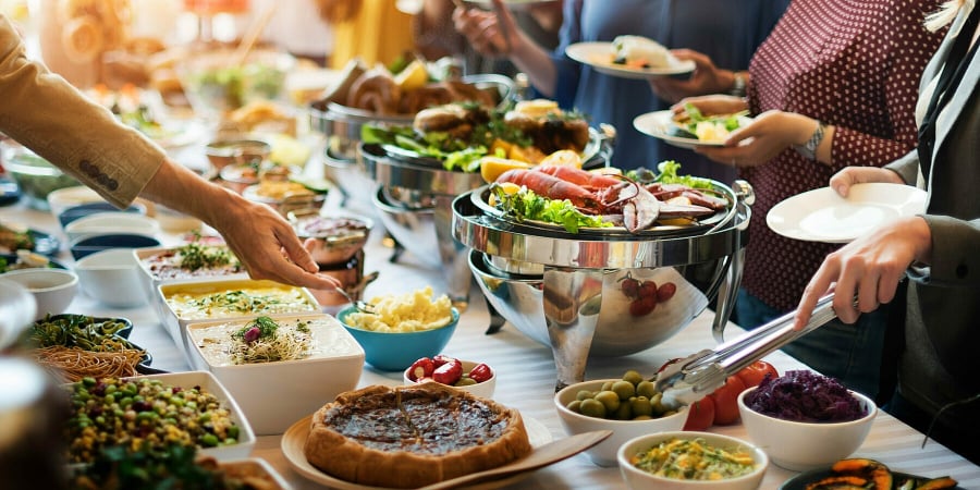 Quy tắc ba trước bốn sau khi đi ăn buffet giúp bạn thưởng thức được toàn món ngon bổ